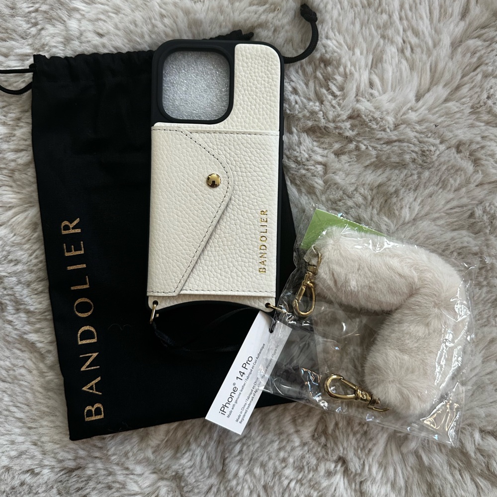 Bandolier Norah Faux Fur Wristlet Ivory/Gold • iPhone 14 Pro • SOLD OUT • New